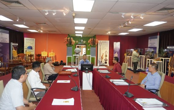 Penjurian Peringkat Saringan Pertandingan Pereka Kraf Muda Barang Kemas